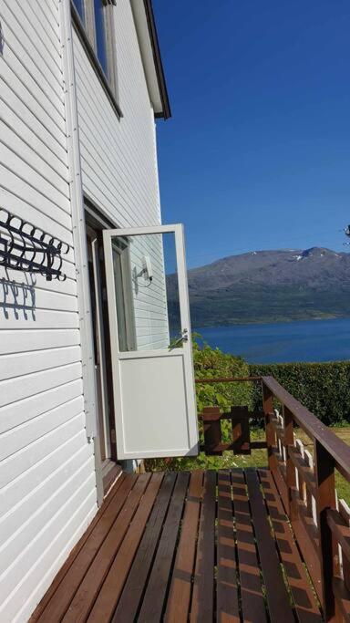 Traditional Farm House Located Close To Fjord Lyngseidet Kültér fotó